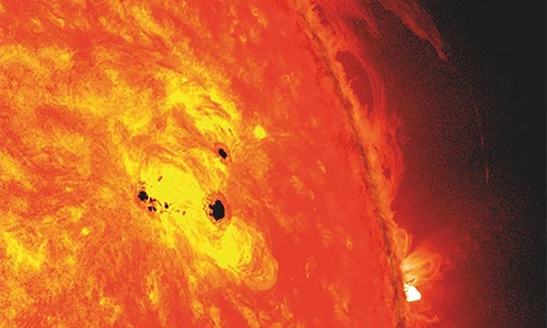 Xuất hiện vết đen Mặt Trời gấp 3 lần Trái Đất, thảm họa xảy ra? 