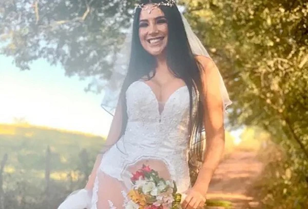 Thảm họa váy cưới khoe da thịt, biến ngày vui thành nốt buồn khó quên