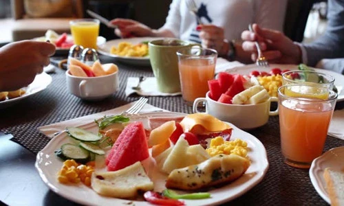 Bí kíp để ăn uống thả ga ngày Tết mà không lo hỏng dáng