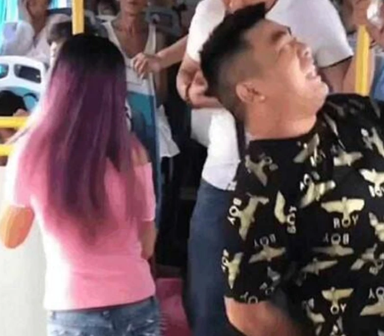 Chiếc váy gợi cảm vẫn giúp cô gái tránh bị sàm sỡ 