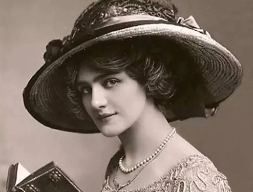 Ngỡ ngàng nhan sắc phụ nữ 100 năm trước