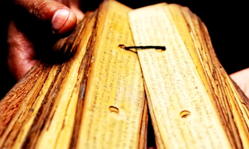 Giải mã văn bản lá cọ ẩn giấu lời tiên tri giật mình 