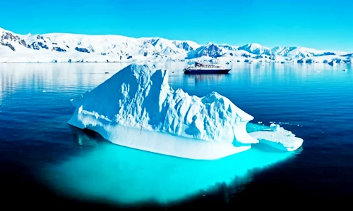 Tảng băng trôi khổng lồ tách ra, "thế giới lạ" bất ngờ lộ diện