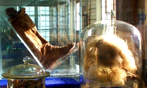 Khai thác mỏ, công nhân bủn rủn chân tay phát hiện xác ướp "người muối"