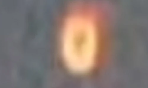 Vật thể nghi UFO hình ngọn đèn xuất hiện ở Canada