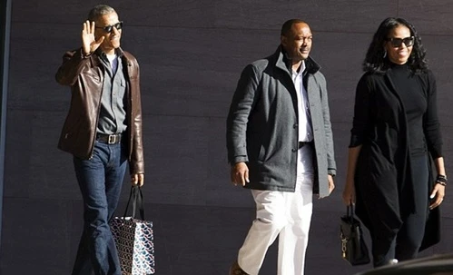 Phong cách trẻ trung của ông Obama sau khi rời Nhà Trắng 