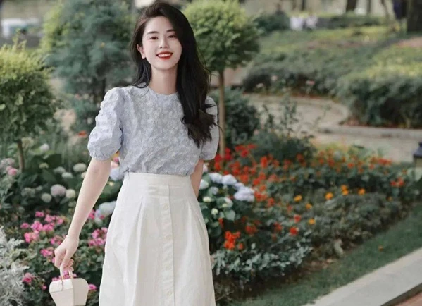 Chọn trang phục này, xinh đẹp đến mấy khí chất cũng khó thăng hạng