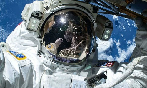 Bộ ảnh tự sướng cực độc của các phi hành gia