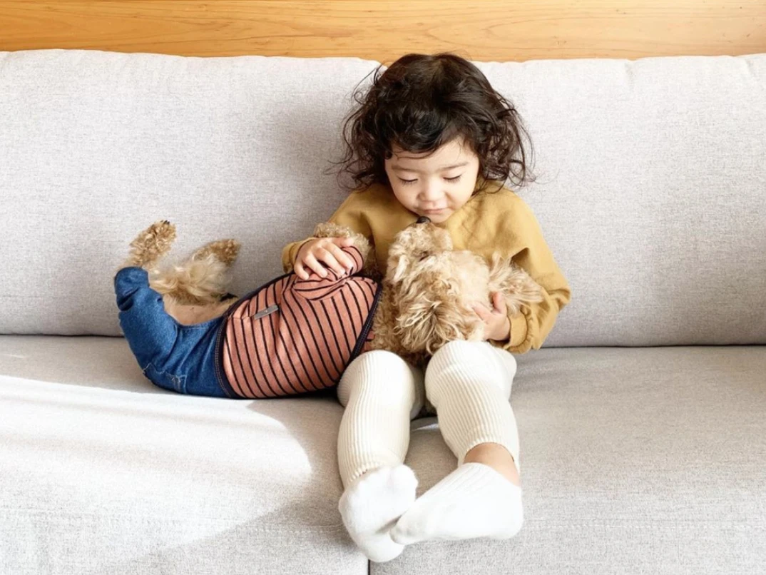 Bà mẹ trở thành hiện tượng mạng nhờ chụp ảnh con và thú cưng siêu đáng yêu