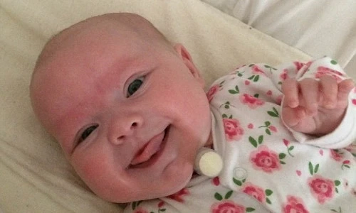 Kỳ diệu bé sơ sơ sống sót dù mắc khối u khủng