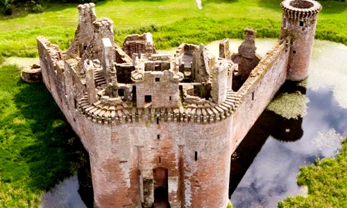 Tận mắt các lâu đài kỳ quặc nhất nước Mỹ, ai thấy cũng choáng