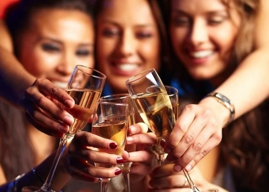 12 bí kíp để luôn tỏa sáng trong tiệc tối