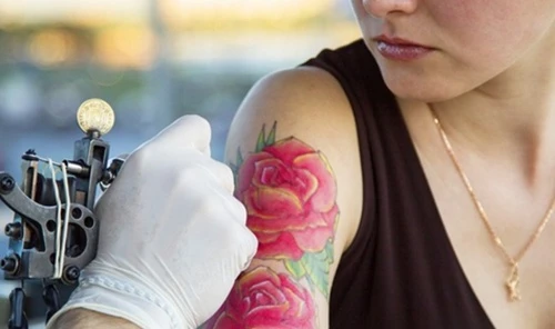 Điều gì xảy ra với cơ thể khi bạn xăm hình?