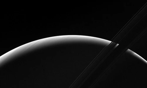 Ảnh quý hiếm thời khắc bình minh trên sao Thổ gây sốt