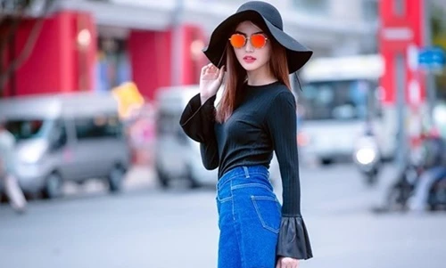 Cách mix chiếc áo tay chuông cực đẹp cho cô nàng công sở