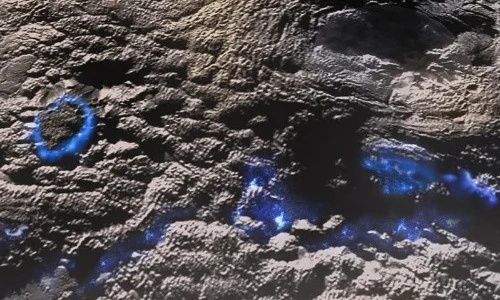 Nghi vấn sự sống trên sao Diêm Vương: Núi lửa băng vẫn phun trào? 