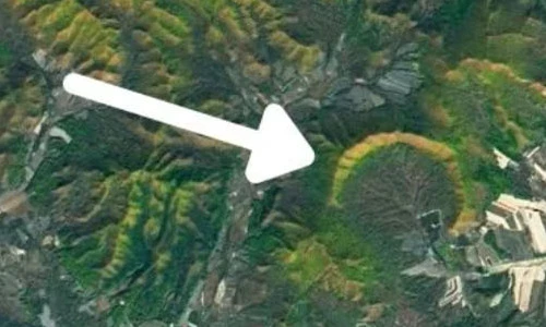 Bất ngờ miệng núi lửa trẻ nhất Trái đất: Hình lưỡi liềm cực lạ! 