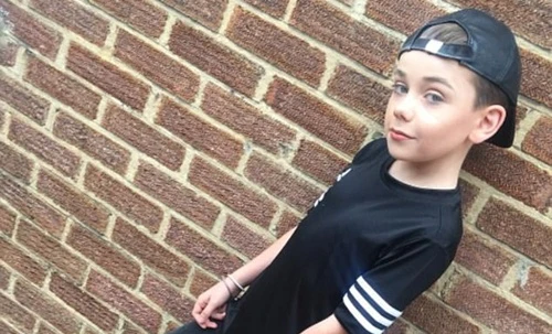 Bé trai 10 tuổi trang điểm đẹp xuất thần gây bão mạng 