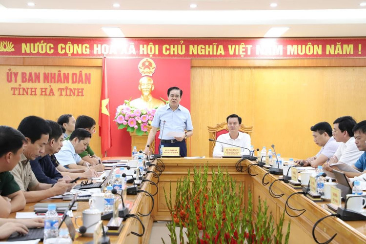 Ông Võ Trọng Hải - Chủ tịch UBND tỉnh Hà Tĩnh phát biểu tại cuộc họp. 6885ae2f93778.jpg