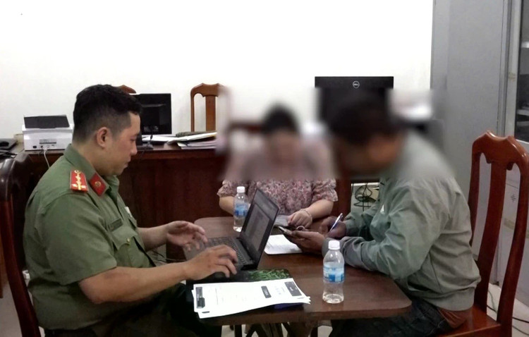 Ông N.M.C đang trình báo vụ việc với cơ quan Công an. vu-lua-dao-20250804175957.jpg