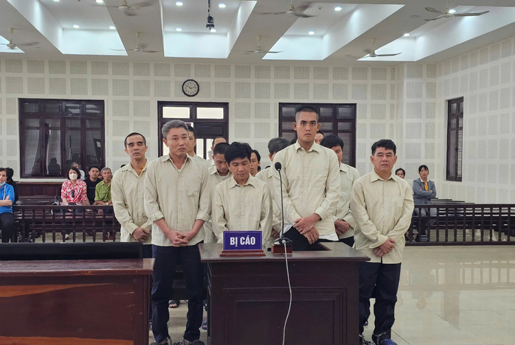 Các bị cáo tại phiên tòa. hg.jpg