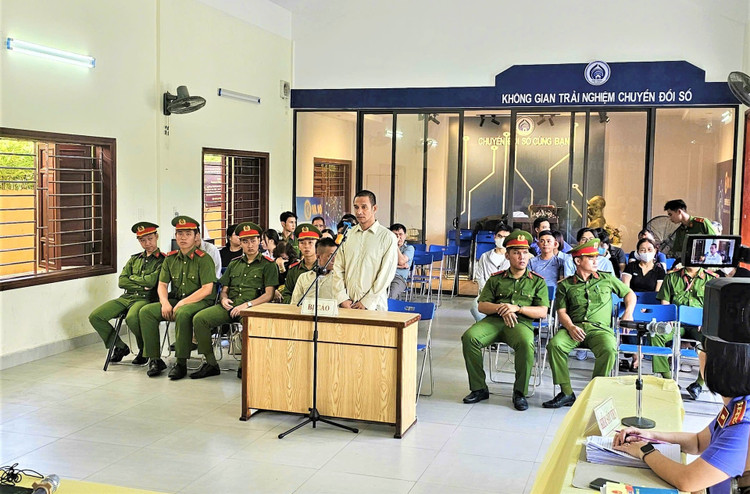 Trần Quốc Bảo tại phiên toà. bi-cao-1.jpg