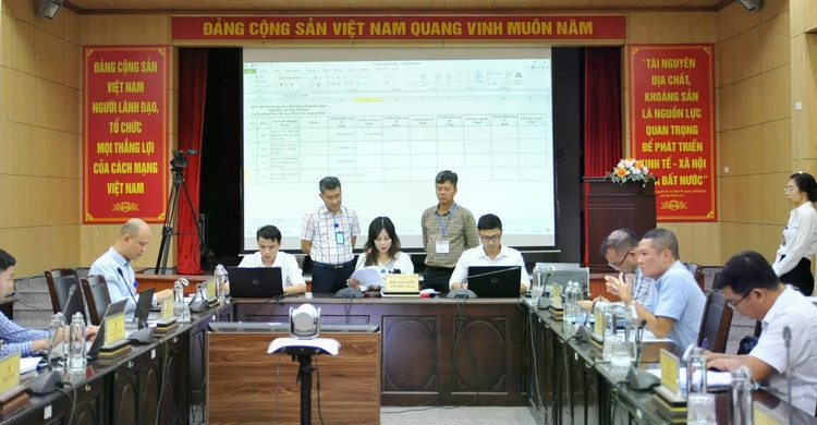 Toàn cảnh buổi đấu giá. kh.jpg