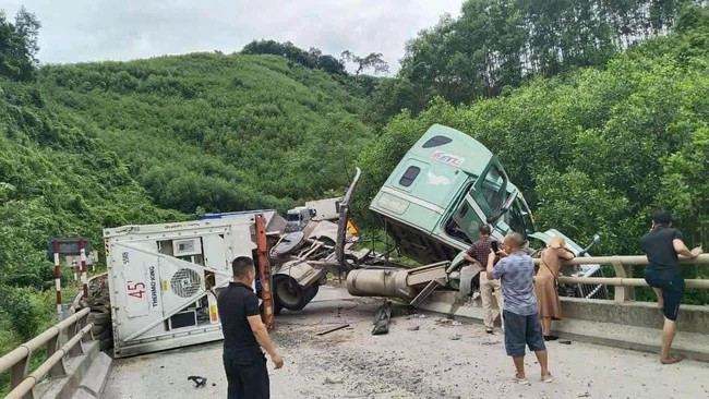Hiện trường vụ tai nạn. 1000025990-17523047064941480556890.jpg
