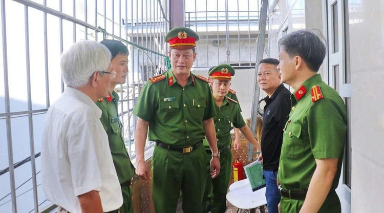 Lực lượng chức năng kiểm tra kiểm tra công tác PCCC tại các chung cư, nhà trọ cao tầng. 681303f090e9492508595e5e.jpg