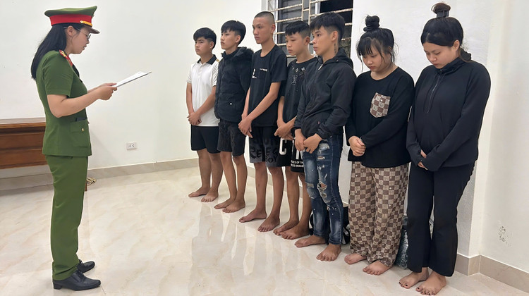 Các đối tượng tại cơ quan Công an. 1000038532-17532353602161018389414.jpg