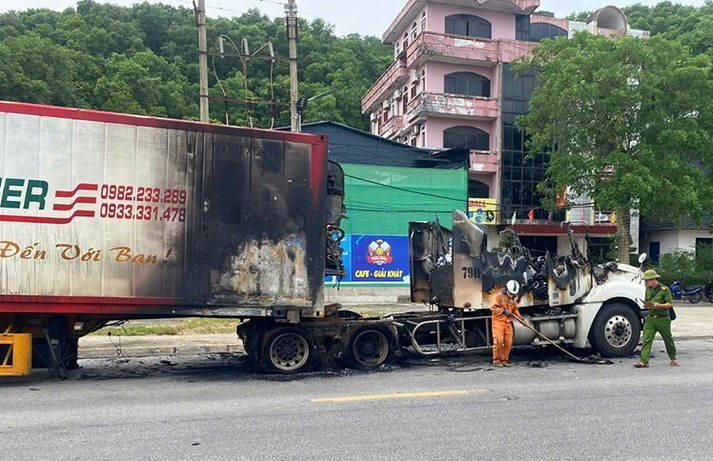Hiện trường vụ cháy. chay-xe-o-ha-tinh-2.jpg
