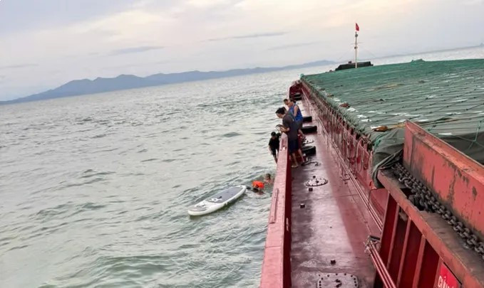 Bố con anh Nguyễn T.T. được cứu sống an toàn. z6858094622859-4c9cb6f29f062a3dce94d1bbc04930ff-8885-4271.jpg