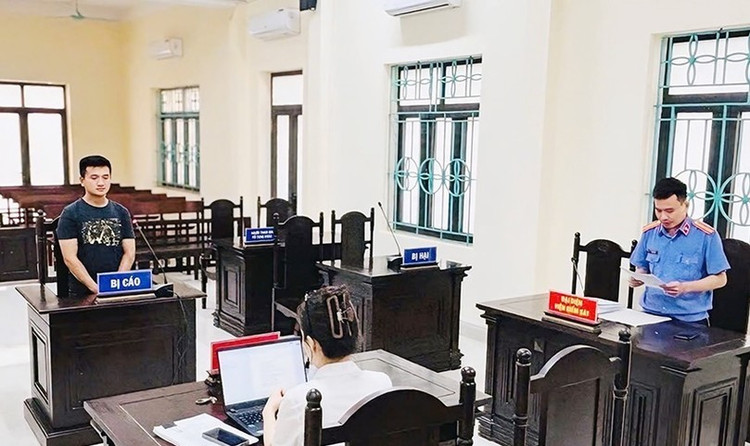 Trần Ngọc Tú tại phiên toà. image.jpg