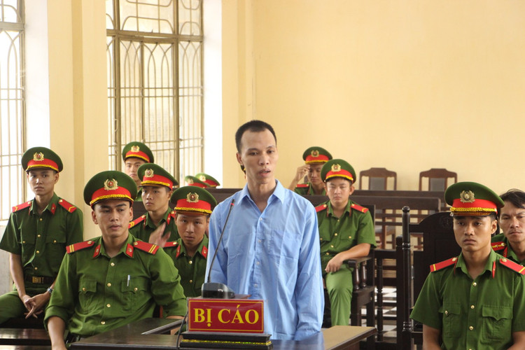 Nghịch tử Đoàn Mai Khanh tại phiên toà. img-1467-1728.jpg