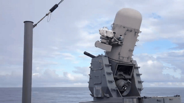 Tổ hợp pháo cao tốc nổi tiếng Phalanx CIWS của Mỹ là một trong những tổ hợp phòng thủ tầm gần hiện đại nhất thế giới hiện nay.