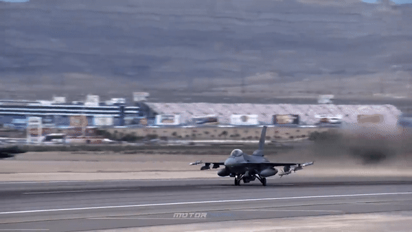 "Việc chuyển giao tiêm kích F-16 là nhu cầu hết sức cấp thiết. Tại Kharkiv, tôi đã chứng kiến thiệt hại do các cuộc không kích của Nga và thường xuyên nghe thấy còi báo động", ông Brekelmens cho biết thêm.