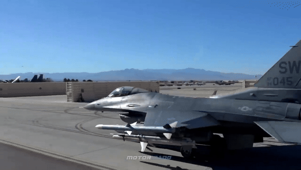 Trong cuộc phỏng vấn hồi tháng 5, Tổng thống Zelensky tuyên bố Ukraine cần khoảng 130 tiêm kích F-16 để bảo đảm cân bằng sức mạnh với không quân Nga.