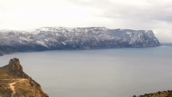 Để dẫn đường, Kh-35 sử dụng hệ thống dẫn đường quán tính [INS] kết hợp với dẫn đường vệ tinh [GPS/GLONASS].