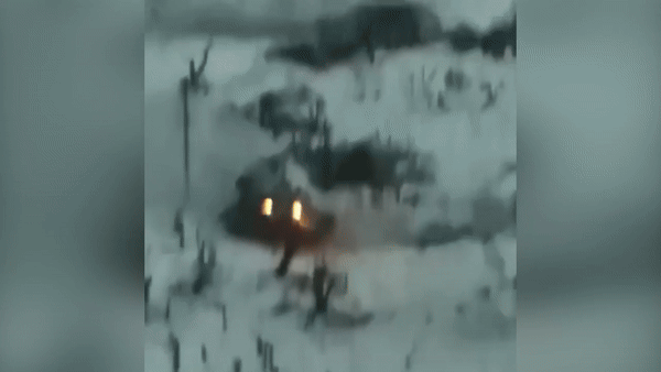 Về lý thuyết, pháo 25mm trên thiết giáp M2 Bradley không thể xuyên phá được lớp giáp của T-90M, đặc biệt mặt trước xe.