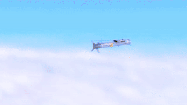 Mỗi chiếc máy bay có thể mang theo hàng chục quả bom lượn GBU-53/B StormBreaker trong mỗi lần xuất kích.