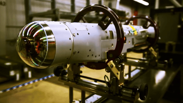 Phiên bản trước của GBU-53/B StormBreaker là GBU-39 SDB I do Boeing sản xuất, sử dụng công nghệ có độ chính xác tương tự nhưng thiếu thiết bị tìm kiếm mục tiêu di động tiên tiến.