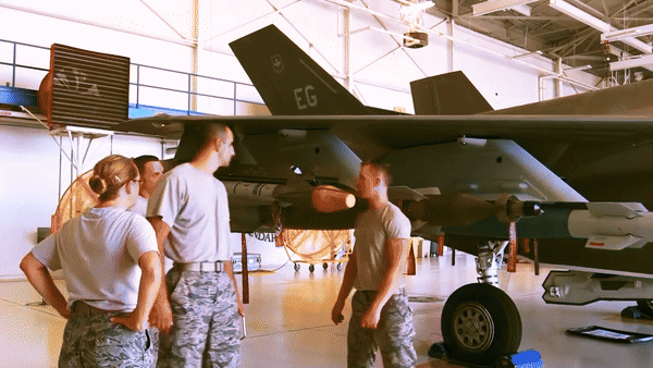 Công dụng chính của loại bom này là tấn công các mục tiêu đang di chuyển trong điều kiện thời tiết khắc nghiệt.