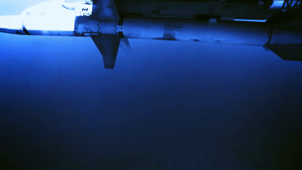 Về cơ bản, bom thông minh GBU-53/B là thành tựu sáng chế của nền công nghiệp quốc phòng Mỹ trong thập niên 1980.