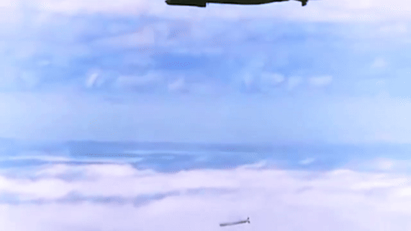 Bom GBU-53/B StormBreaker, trước đây gọi là Bom đường kính nhỏ II (SDB-II), là một loại bom phóng từ trên không được dẫn đường có độ chính xác cao.