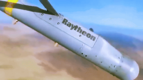 GBU-53/B có thể lựa chọn độc lập mục tiêu theo mức độ ưu tiên về khả năng tiêu diệt và cho phép điều chỉnh lộ trình của máy bay mang bom.