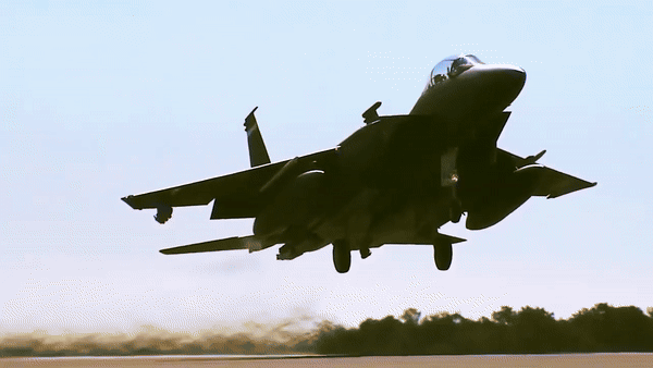 Nhà sản xuất khẳng định bom StormBreaker mang tính cách mạng trong việc tìm kiếm mục tiêu nhờ chế độ dò tìm bằng cách sử dụng đầu dò hồng ngoại và sóng milimet hình ảnh ở chế độ bình thường.