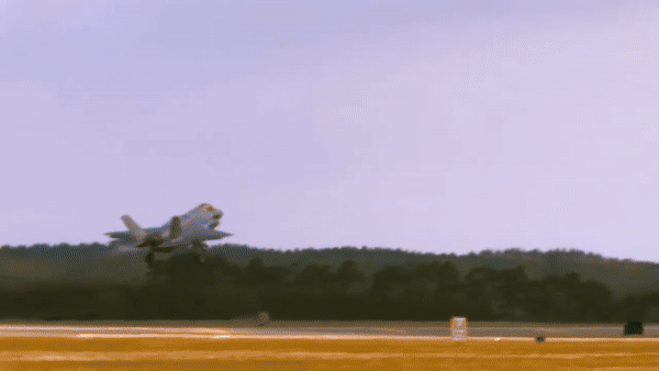 Việc Bỉ mua bom thông minh GBU-53/B StormBreaker diễn ra sau khi nước này đã bắt đầu tiếp nhận những máy bay chiến đấu tàng hình F-35A Lightning II.