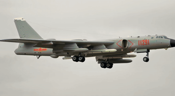 H-6K được thiết kế chủ yếu như một máy bay ném bom chiến lược mang theo tên lửa hành trình, khiến nó trở thành mối đe dọa đối với các mục tiêu trên bộ và trên biển của đối phương.