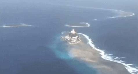 Đạn đánh chặn của THAAD có tầm bắn 250 km và trần bay 150 km, trang bị cảm biến ảnh nhiệt để bám bắt mục tiêu và phá hủy chúng bằng va chạm trực tiếp, không dùng thuốc nổ, tương tự tính năng hệ thống Arrow 3 của Israel.
