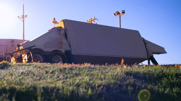 THAAD được thiết kế vào năm 1987 và chính thức đi vào biên chế năm 2008. Chúng hiện là nòng cốt trong lưới lửa phòng không tầm xa của Mỹ.